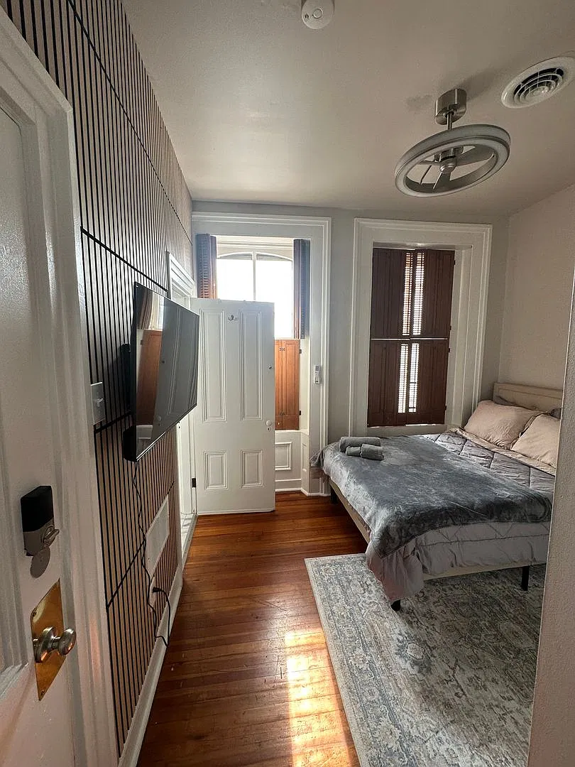 156-158 S Hanover Street — Photo 3