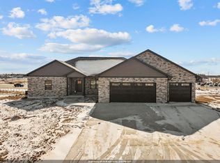 1308 Meadow Park Dr, Greenville, WI 54942