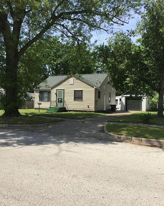 1st image of 746 E Isabella Ave