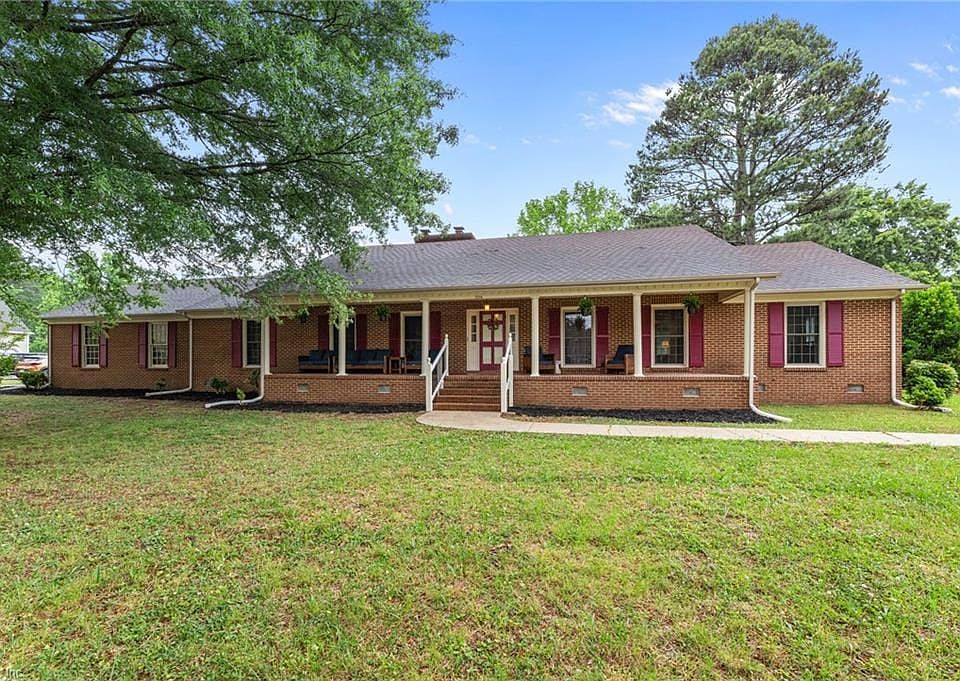 1st image of 104 Beechwood Dr