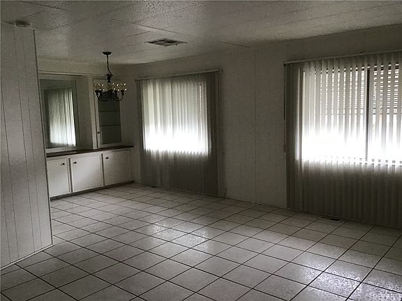 2nd image of 1150 Ventura Blvd Space 108A