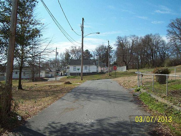3rd image of 706 N Logan St