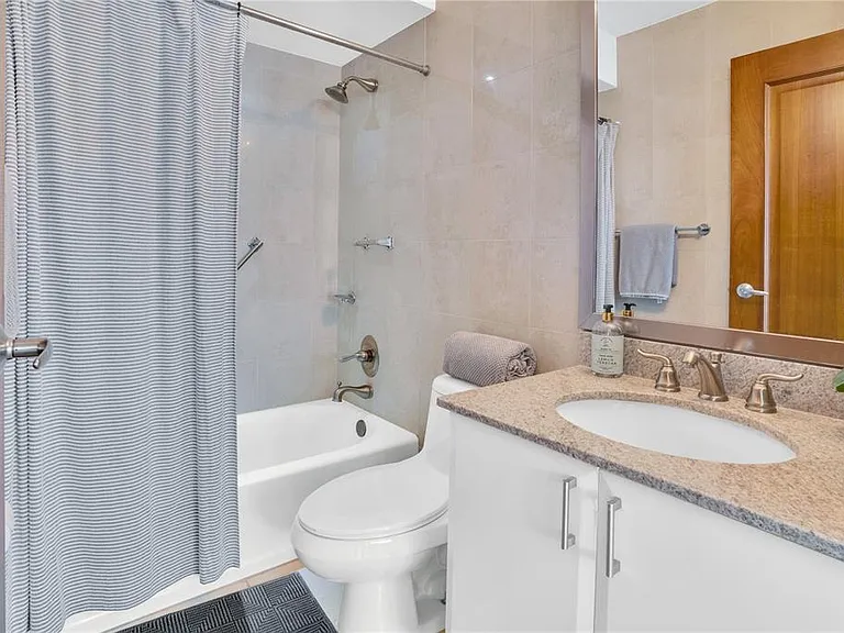 1315 Ashford #602 — Photo 19