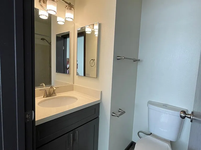 6040 Cali - Spacious 1 & 2 Units | Washer/Dryer | Private Balcony | Lots on Natural Light — Photo 48