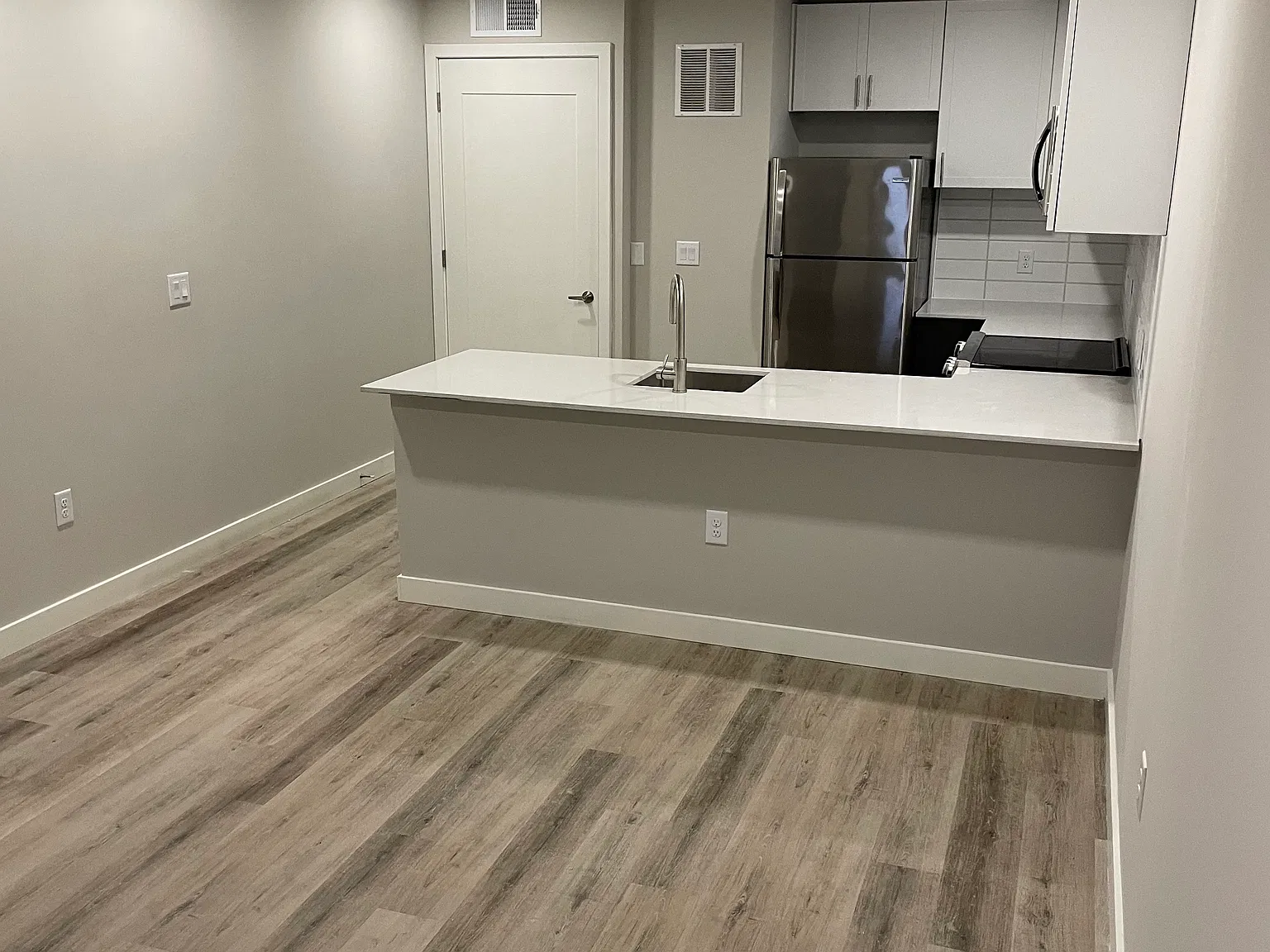 1 bed, 650 sqft, $1,500 — Photo 3