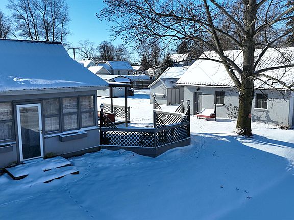 3rd image of 602 Maple St