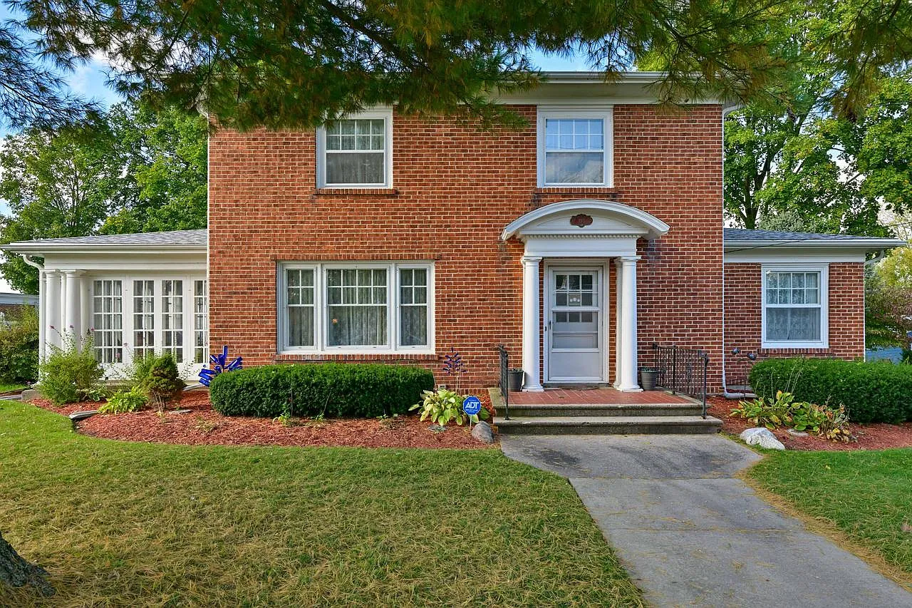 115 Park STREET photo 1