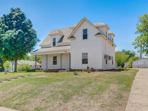 1328 S 7th St, Chickasha, OK 73018