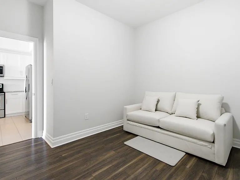260 Villagewalk Blvd — Photo 8