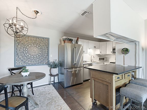 4th image of 3701 Riverside Dr APT 6