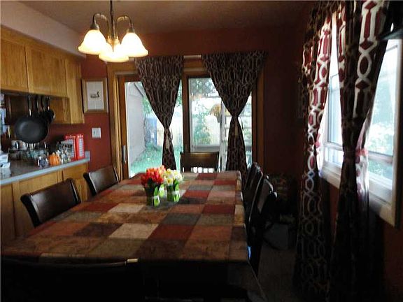 5th image of 42 Kellogg St