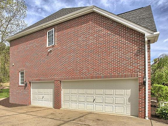 2nd image of 315 Ashbury Ln