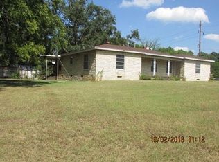 200 W Gay Ave, Gladewater, TX 75647