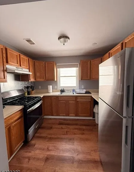 168 Grove St #B — Photo 5