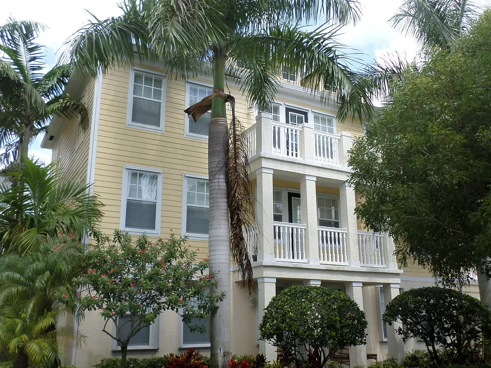 276 Murcia Dr #307