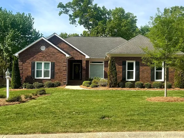 1423 Porch Swing Ln, Matthews, NC 28104