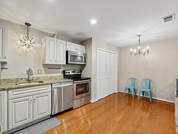 5th image of 5702 Brewer House Cir #T3-12
