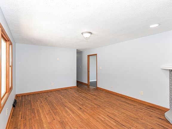 4th image of 1127 Hathaway Dr