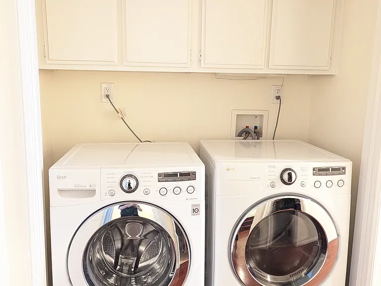 Included washer/dryer