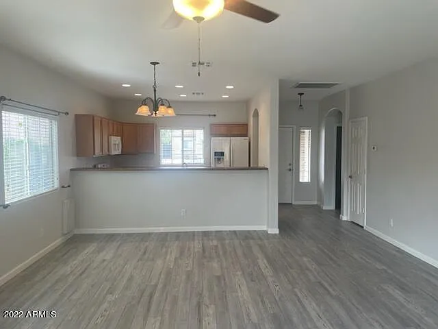 553 E San Carlos Way — Photo 3