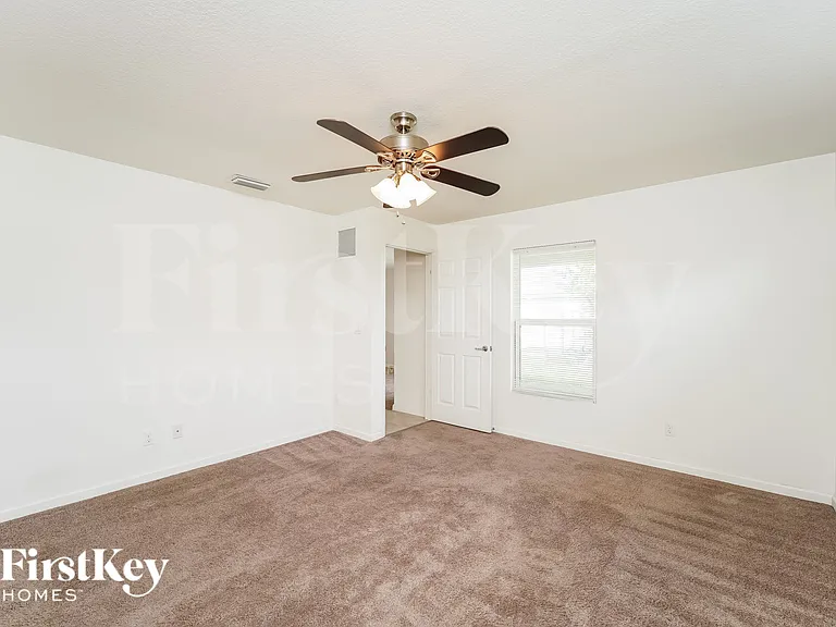 1481 SW Kamchatka Ave — Photo 9
