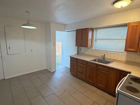 5th image of 9065 Bobb Ave