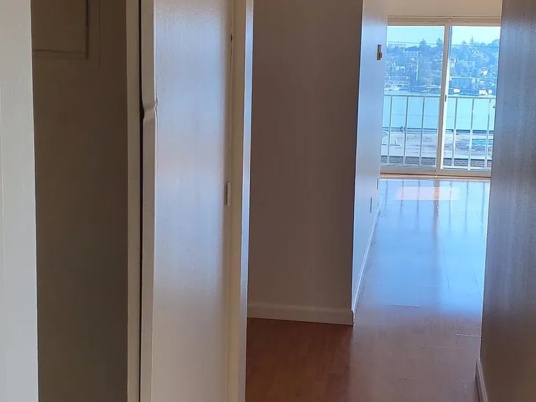 Hallway to bedrooms and bedrooms