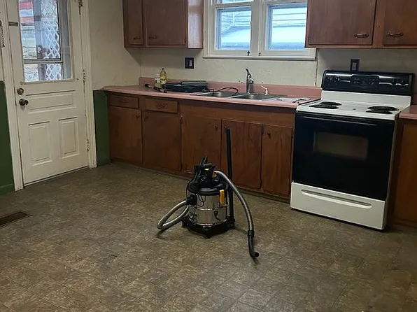 223 W High St, Nesquehoning, PA 18240