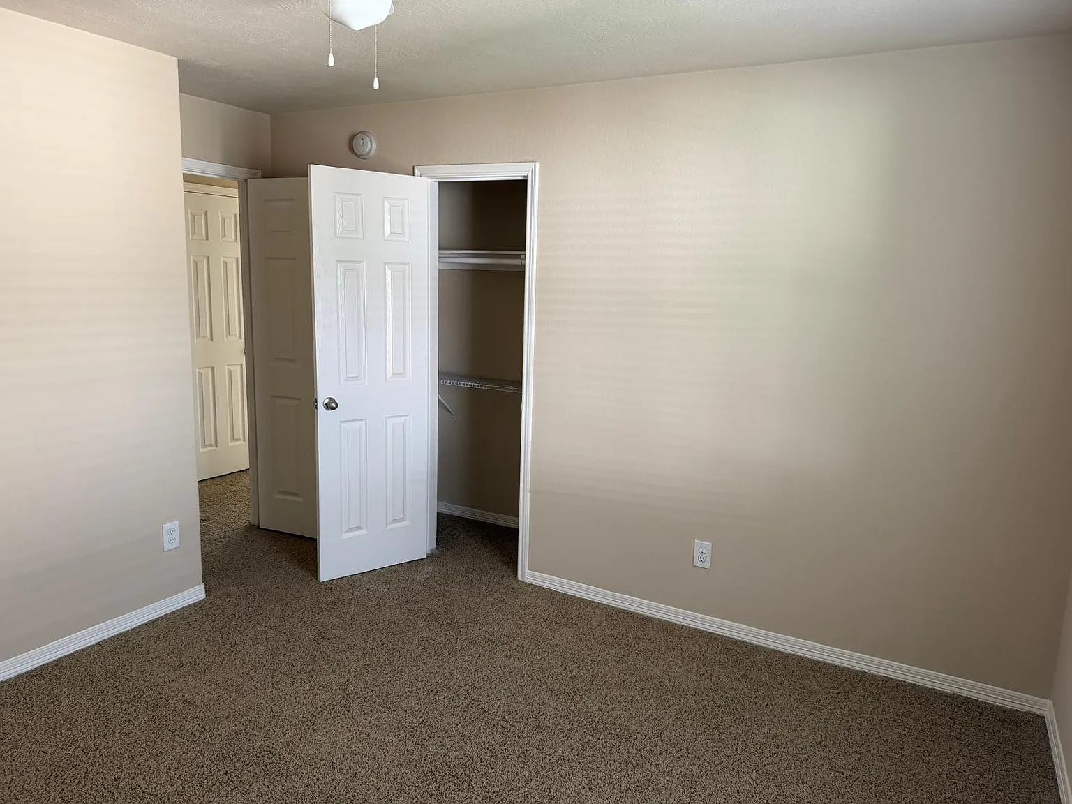 3 bed, 2.5 bath, 1878 sqft, $2,300 — Photo 2