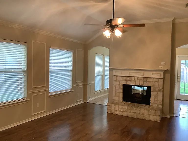 4410 Shady Elm Dr — Photo 6