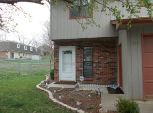 1304 W Lexington Cir, Columbia, MO 65203
