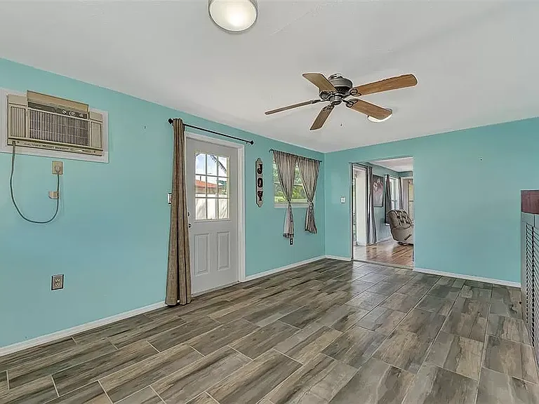 1329 Nantucket Rd — Photo 3