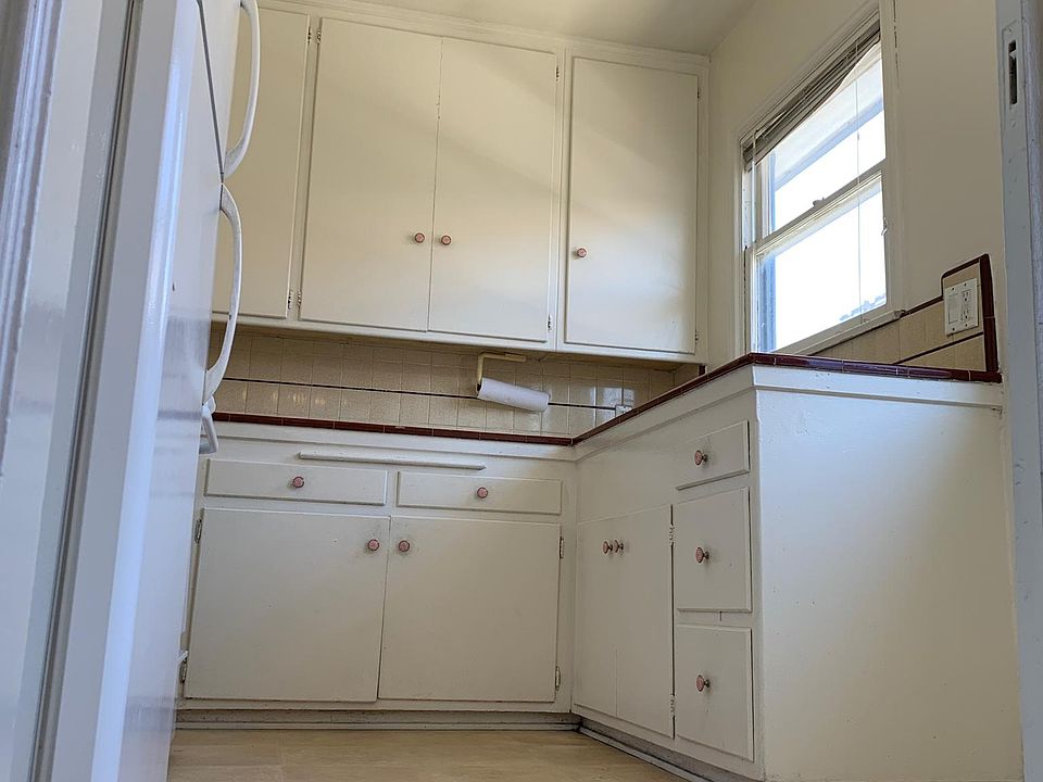 2nd image of 12835 Burbank Blvd #12