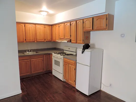 Rented by J Misrahi Realty Corp | media 4