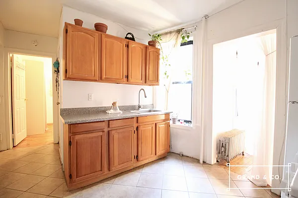 Rented by Grand & Co. | media 9