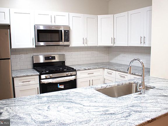 5th image of 404 Delmar St