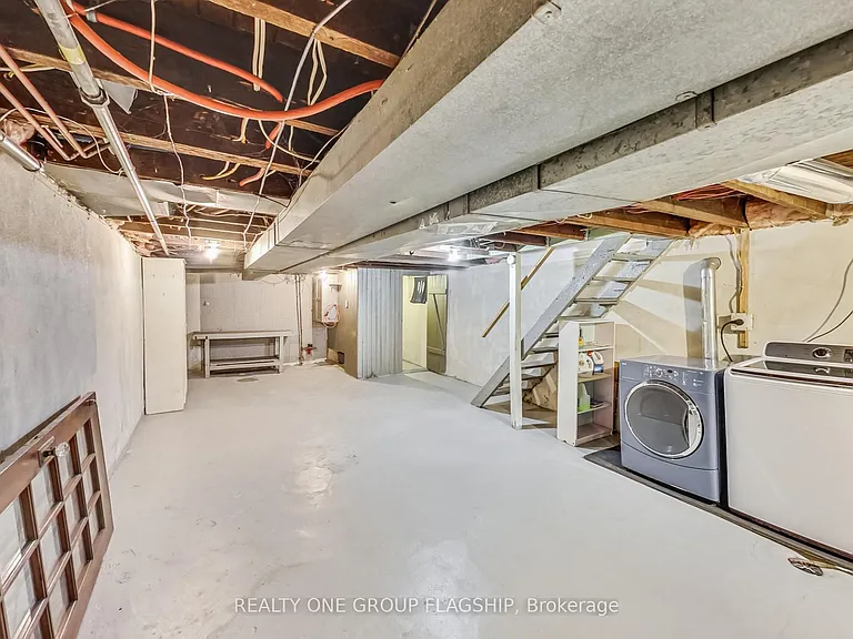 16 Huntley St — Photo 30