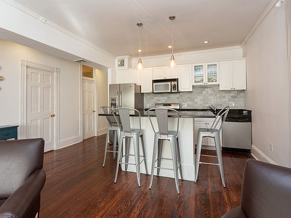 4th image of 444 E 8th St #1