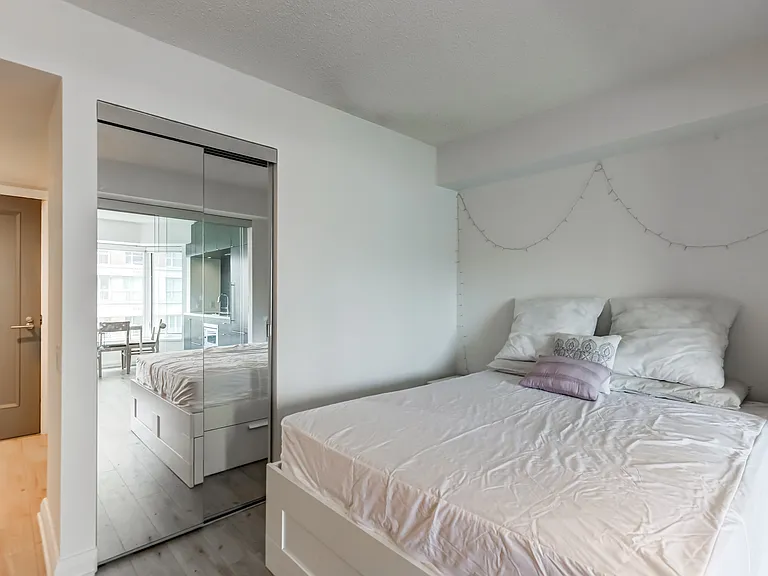 155 Yorkville Ave #916 — Photo 9