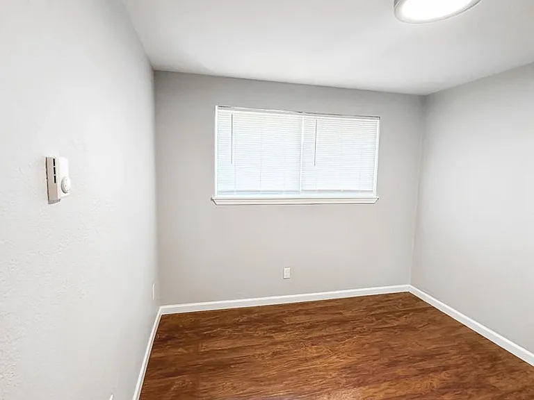 180 Garland Way N — Photo 19