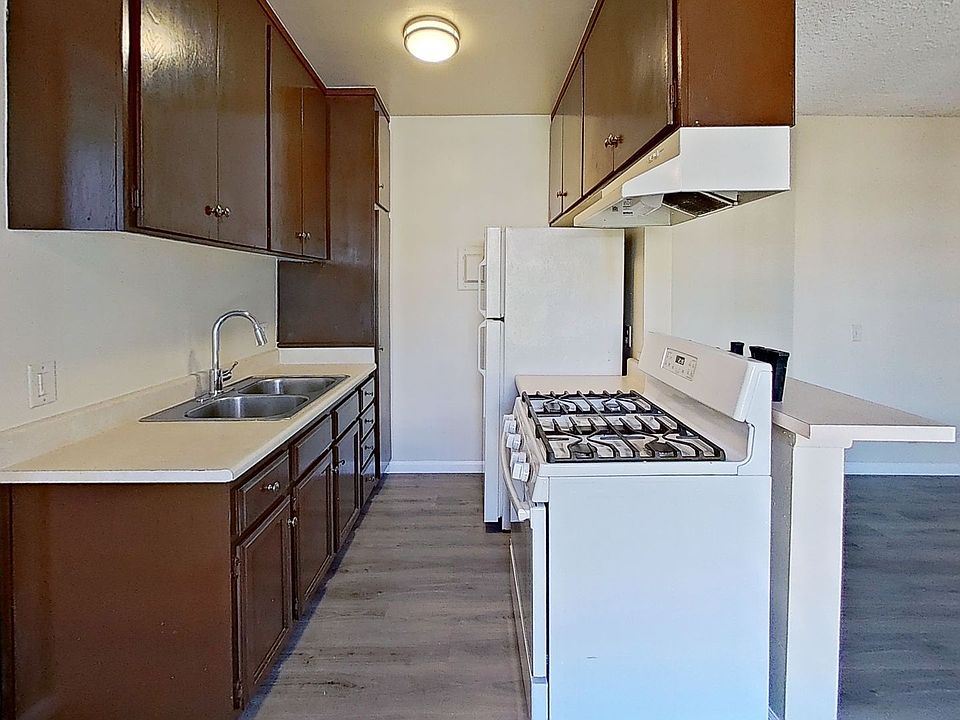 1st image of 18520 Prairie St #17
