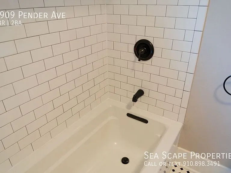 1909 Pender Ave — Photo 28