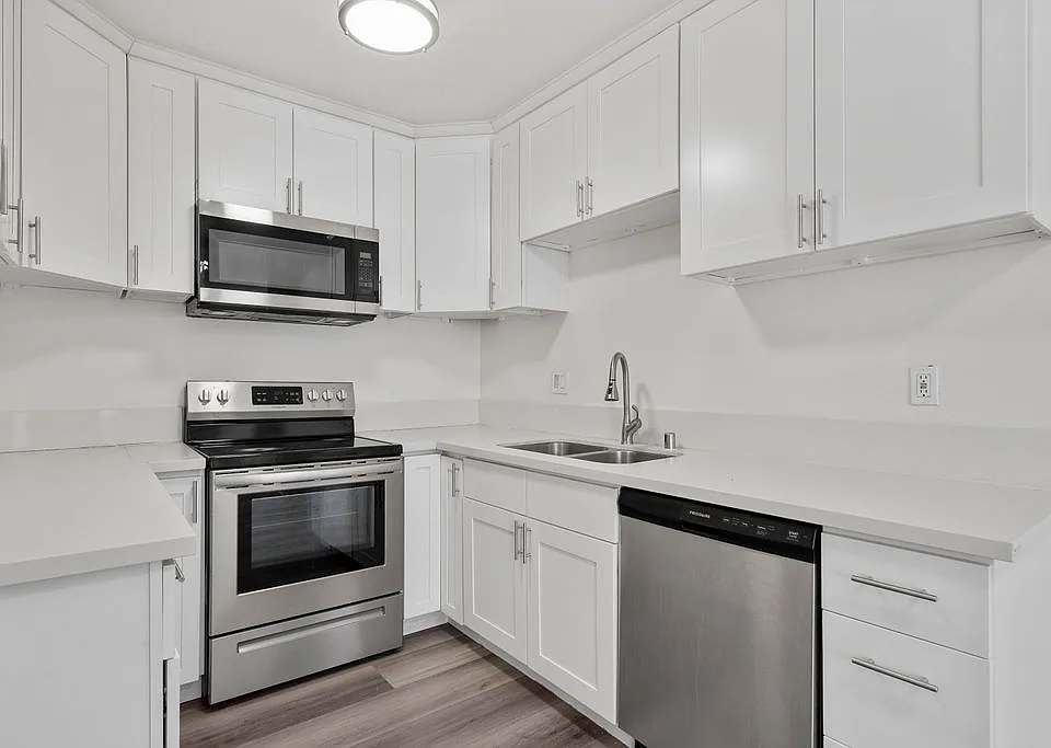 6535 Fulton Ave #106