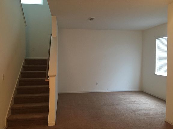 3rd image of 181 Boysenberry Ln