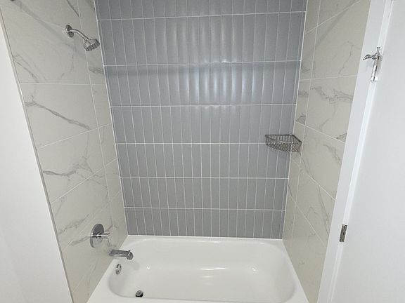 5th image of 403 7th St APT 404