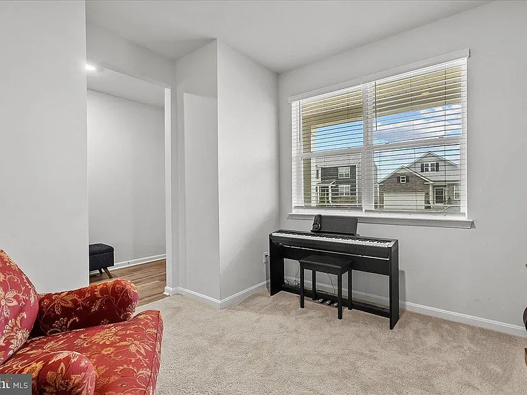109 Woodford Dr — Photo 5