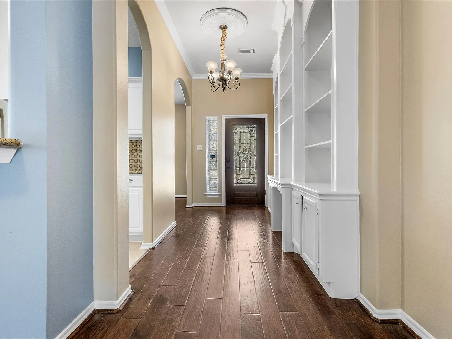 3 bed, 2.0 bath, 1854 sqft, $2,500 — Photo 3
