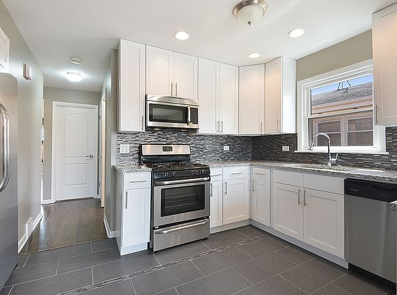 5th image of 494 Crandon Ave