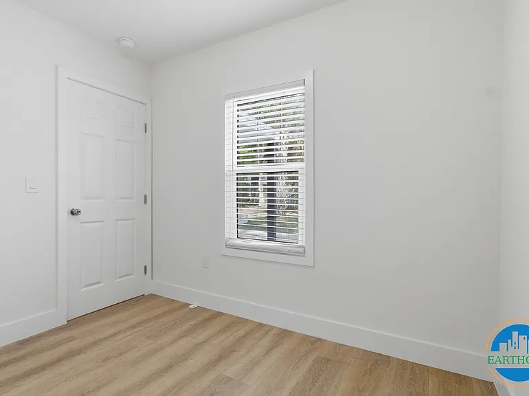 701 W Plaza Pl #B — Photo 22
