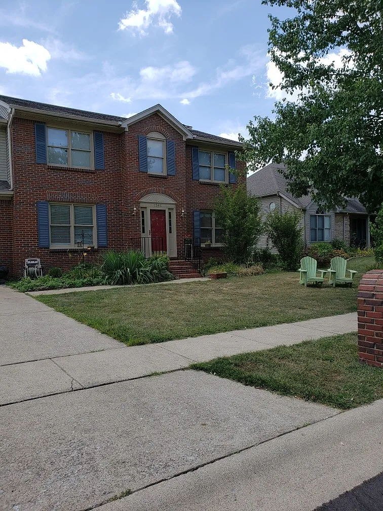 1344 Glenview Dr photo 1